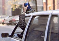 Contraffazione segni distintivi per lampeggiante blu su auto privata -  Corte di Cassazione Penale sez. V 16 febbraio 2015, n. 6784